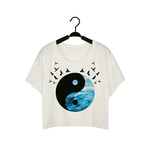 Black Cat Shining Eyes T-shirts