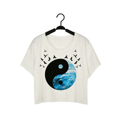 Black Cat Shining Eyes T-shirts